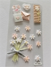  Ark med blomster, brev m.m. Til kort og pakkepynt m.m. Arket måler ca. 12,5 x 7 cm